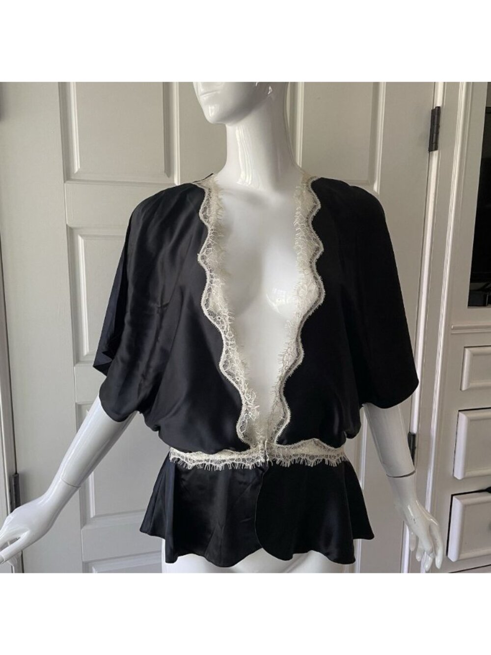 Express XS Black Silk Peplum Blouse Lace Dolman Sleeve Opera/Evening Jacket Top